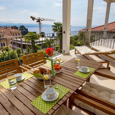 Lola Lägenhet Opatija
