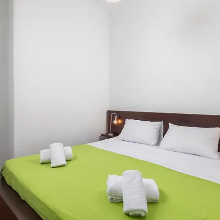 Lola Apartman *