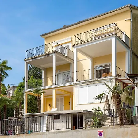 Apartman Lola *